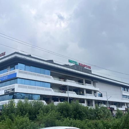 Hotel Hampton Vyara Exteriér fotografie