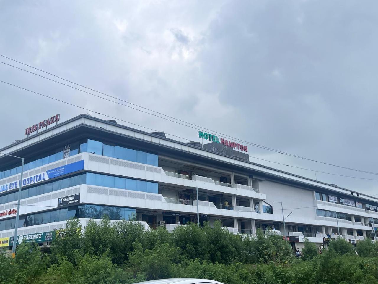 Hotel Hampton Vyara Exteriér fotografie